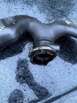 Prodám sací potrubí, váha vzduchu,sani, na Mercedes,OM642. - 4