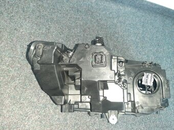 Předni leve světlo BMW G20 - 4