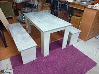 Prodám hezkou jídelní sestavu-stůl+2 x lavice - 4