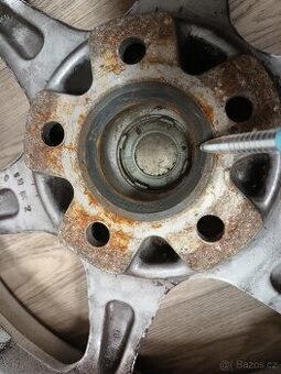 Prodám 4x 205/60 R15 s ALU disky 7Jx15h2 zimní - 4
