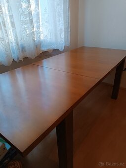 Prodám masivní málo užívaný rozkládací jídelní stůl - 4