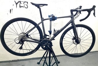 Kolo silniční / Gravel Giant Contend AR - 4