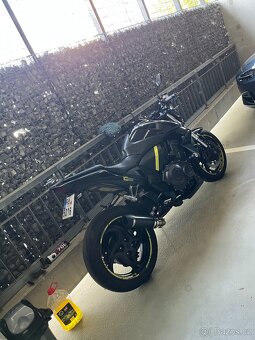 Honda cb1000r - 4