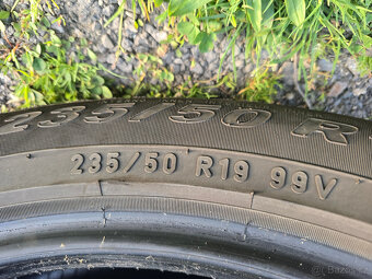 Prodám 2x letní pneu Pirelli 235/50 R19 99V - 4