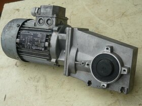 elektropřevodovka 0,37kw/380V /76 ot./min - 4
