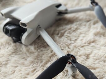 Dron DJI mini 3 Fly More Combo - 4