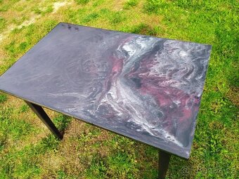 Dřevěný stůl s epoxidovou deskou - 4