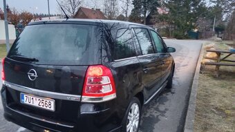 Zafirs 2009 rok. 1,7 nafta . 7 Mistni - 4