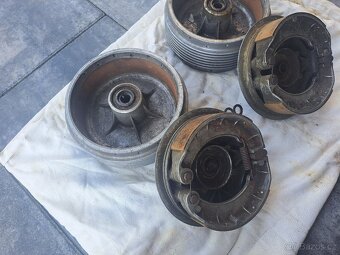 Jawa 250 350 Panelka - náboje kol + brzdové štíty - 4