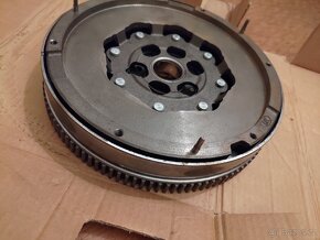 Dvouhmotový setrvačník LUK nový alfa romeo159 2.0jtdm - 4