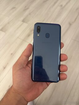 Samsung A20e - 4