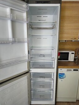 Lednička s mrazákem značky Samsung - 4