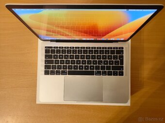 MacBook Pro 2017 | i5 • 8GB • 256GB SSD - 4