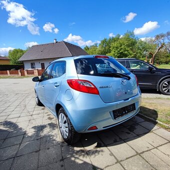 Mazda 2 benzín rok 2010 - 4