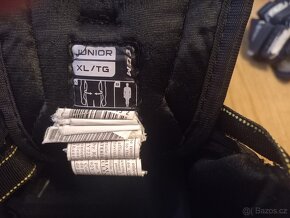 Juniorské hokejové kalhoty + hokejka - 4