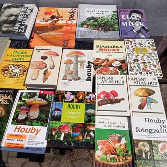 Knihy o houbách a jiné žánry . - 4