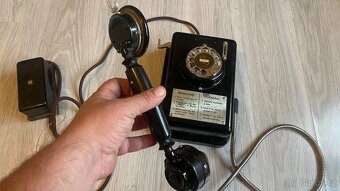 Starý nástěnný telefon na mince - 4