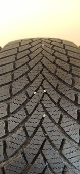 Bridgestone Blizzak LM005 205/60 R16 96H 4,5 - 6mm - 4