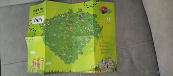 Kniha cestovatel z Albertu i z tužkou a mapou rozbalená - 4