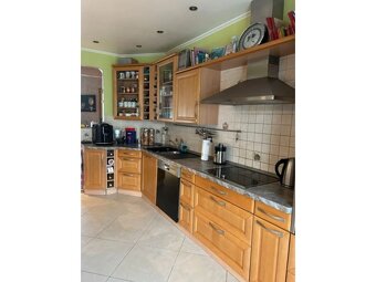 Kuchyně z masivu se spotřebiči a ostrůvkem,5606 - 4