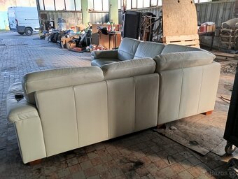 Kožená bílá sedačka - 4