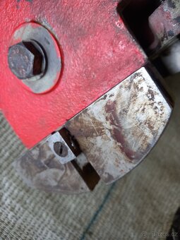 Bruska BN102 - přípravek na podsoustružené frézy - 4