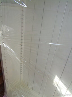 Skříň masiv 188x88x35 cm s poličkami - 4