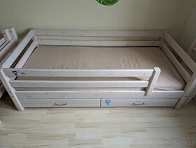 Sestava dvou detskych posteli z masivu Flexa - 4