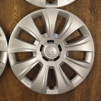 Prodám zánovní kryty kol Škoda r16 B1801 - 4