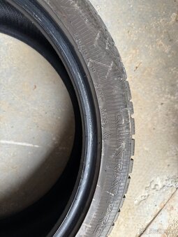 Celoroční pneu Vredestein 235/40 R19 - 4