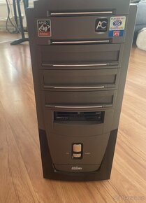 Počítač Asus - 4