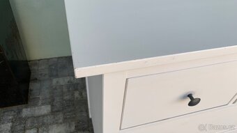 Ikea Hemnes velká komoda 8š masív bílé mořidlo - 4
