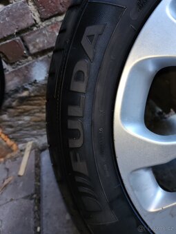 Prodám kola Mercedes + pneu 215/60/17 Fulda - 4