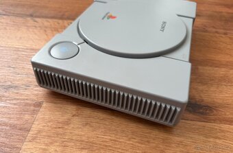 Sony Playstation 1 FAT (SCPH-5552) + ovladač - 4