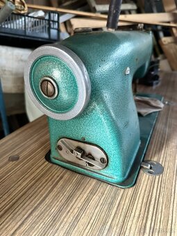 Průmyslový šicí stroj ZPA-Prešov - 4