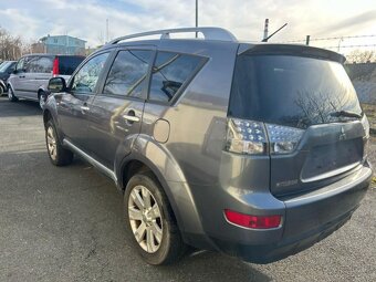 Mitsubishi Outlander,2.4 4x4 7 míst max. výbava - 4