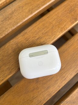 Apple AirPods Pro - 4