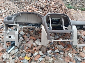 Toyota Land Cruiser HDJ100 – palubka - 4