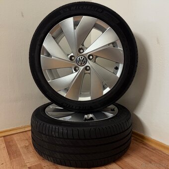 VW GOLF VIII 8 5x112 R17 ET51+LETNÍ 225/45R17 6mm - 4