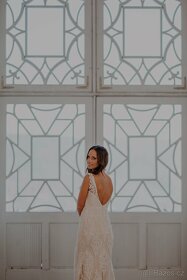 Svatební šaty s rozparkem - 4