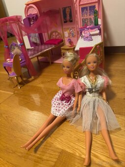 Domeček a šatník pro Barbie (včetně doplňků a  panenek) - 4