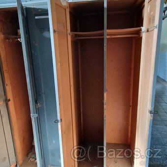 Dřevěné šatní skříňky - průmyslové - 4