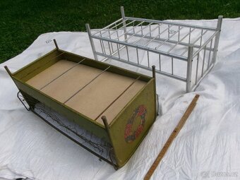 prodám hračku -plechová postýlka pro panenku - stahovací kov - 4