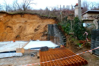 Prodej stavebního pozemku 344m2 se stav.pov. v Hodonicích, n - 4