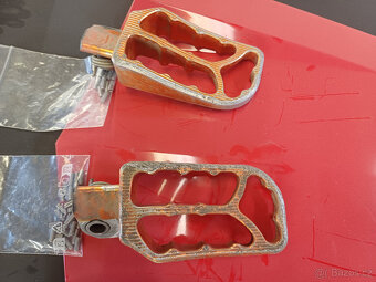 stupačky KTM 690 - 4