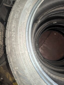 225/55R19 103 V Nokian - 4