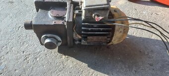 El. motor se šnekouvou převodovkou - 4