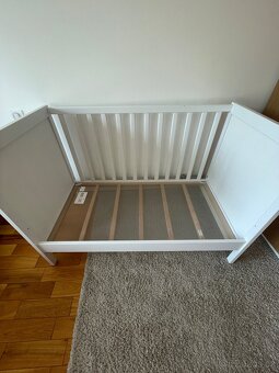 Dětská postýlka IKEA (Sundvik) s matrací a příslušenstvím - 4
