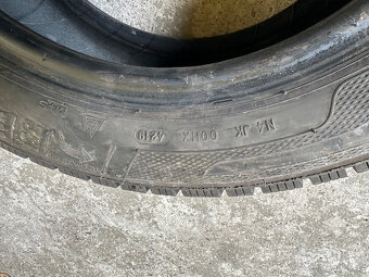 Prodám dvě zimní pneu Kleber 195/60R16C - 4