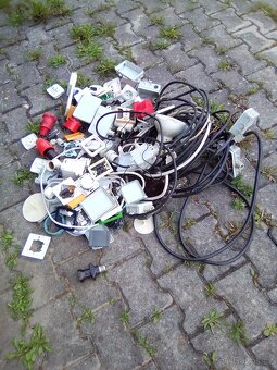 elektro zásuvky světla vypínače starší použití - 4